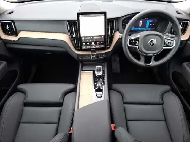 Used Volvo XC60 Plus 250 HP (183 kW) 2026 SUV