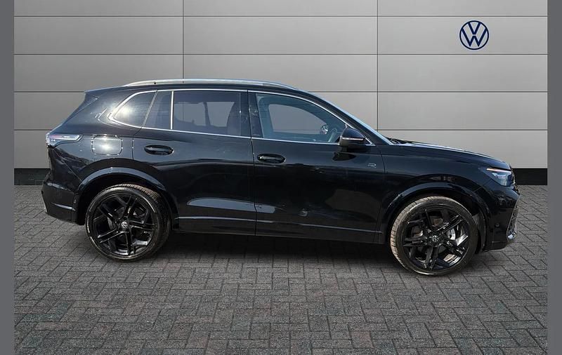 Used VW Tiguan R-line 204 HP (150 kW) 2025 Black SUV