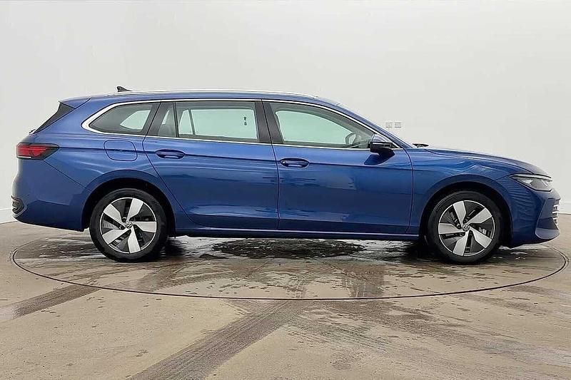 Used VW Passat Life 204 HP (150 kW) 2025 Blue Estate