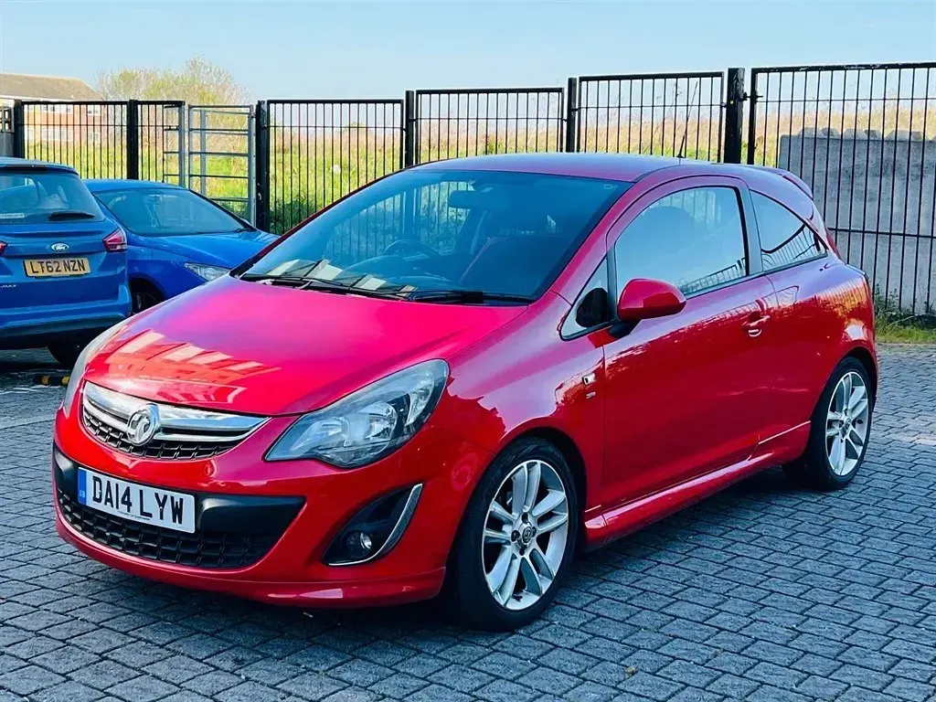 Second-hand Vauxhall Corsa SRi 100 CP (73 kW) 2014 Roșu Hatchback