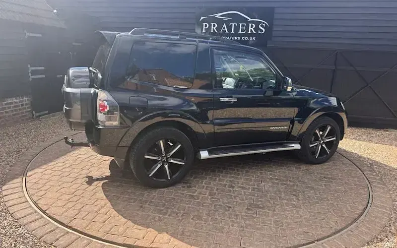 Used Mitsubishi Shogun 200 HP (147 kW) 2014 Black SUV