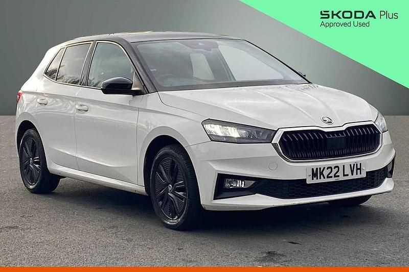Used Skoda Fabia Colour Edition 70 HP (51 kW) 2022 Candy white black magic pearl effect Hatchback