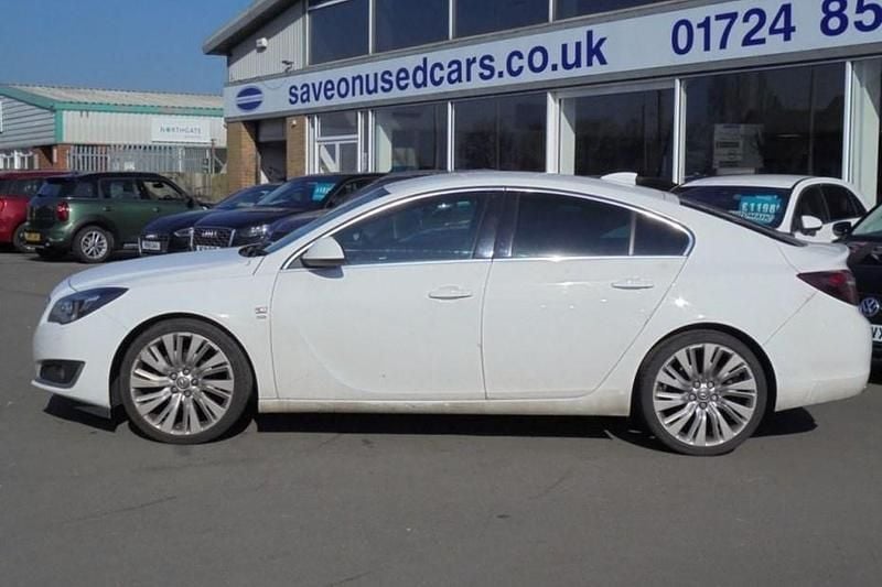 Used Vauxhall Insignia Elite 170 HP (125 kW) 2017 White Hatchback