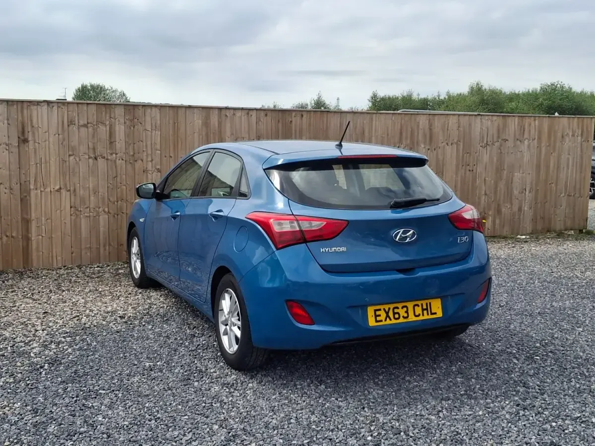 Second-hand Hyundai i30 Active 100 CP (73 kW) 2013 Albastru Hatchback