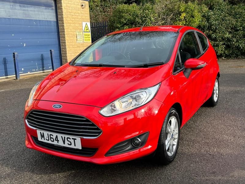 Used Ford Fiesta Zetec 82 HP (60 kW) 2014 Red Hatchback