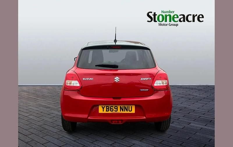 Used Suzuki Swift SZ3 88 HP (64 kW) 2020 Red Hatchback