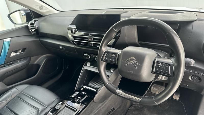 Used Citroën e-C4 Shine 100 kW (136 HP) 2022 White Hatchback