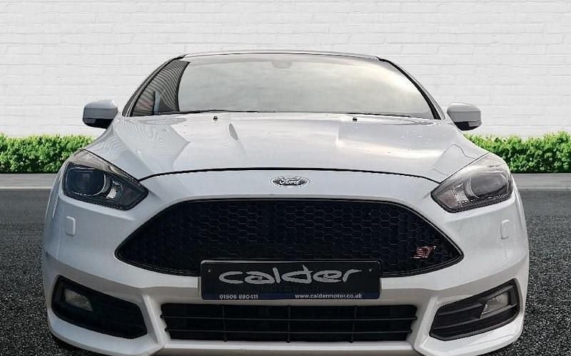 Begagnad Ford Focus ST 185 HK (136 kW) 2015 Vit Halvkombi