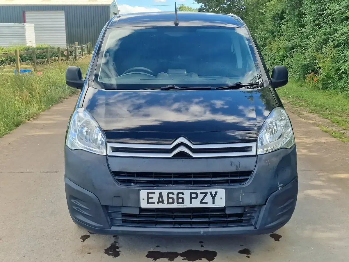 Used Citroën Berlingo 74 HP (54 kW) 2016 Black MPV