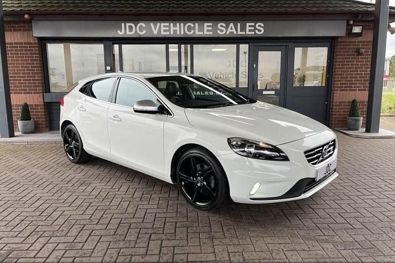 White Used 2014 Volvo V40 R-Design Estate | £8,990 (Fair price) - Image 1/1