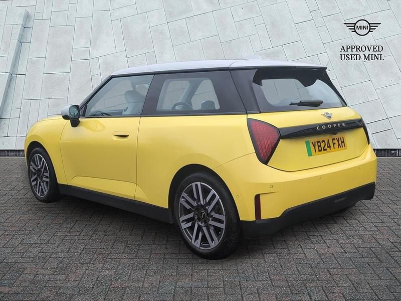 Used Mini Cooper Hatch 135 kW (184 HP) 2024 Yellow Hatchback