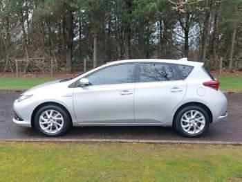 Used Toyota Auris Hybrid 136 HP (100 kW) 2018 Silver Hatchback