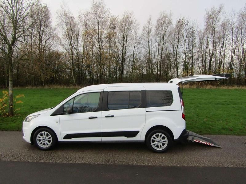 Used Ford Grand Tourneo Connect Zetec 100 HP (73 kW) 2019 Silver MPV