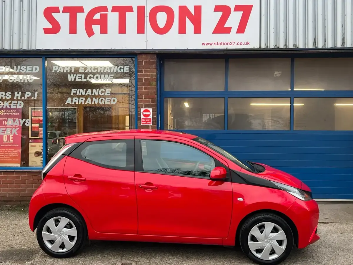 Used Toyota Aygo X-play 68 HP (50 kW) 2014 Red Hatchback