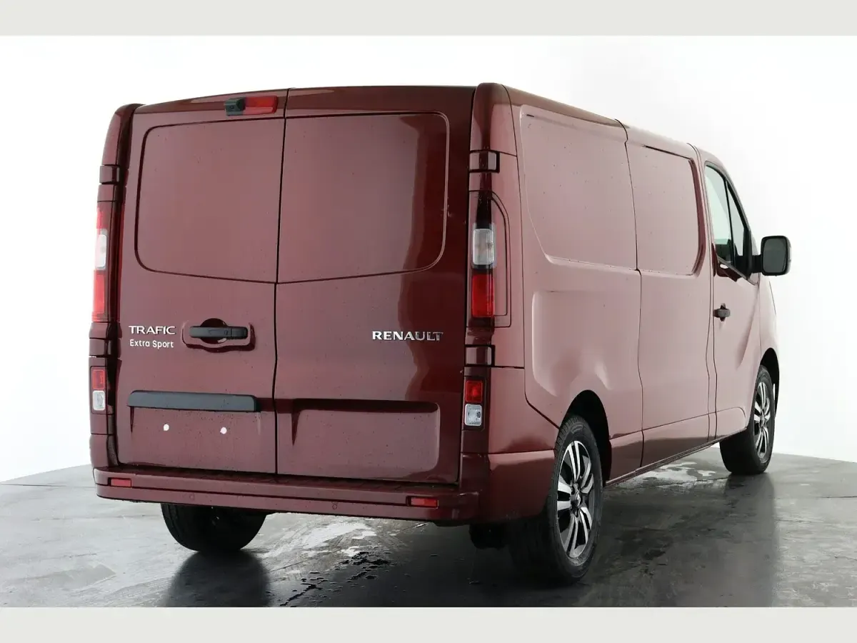 New Renault Trafic 2026 Red