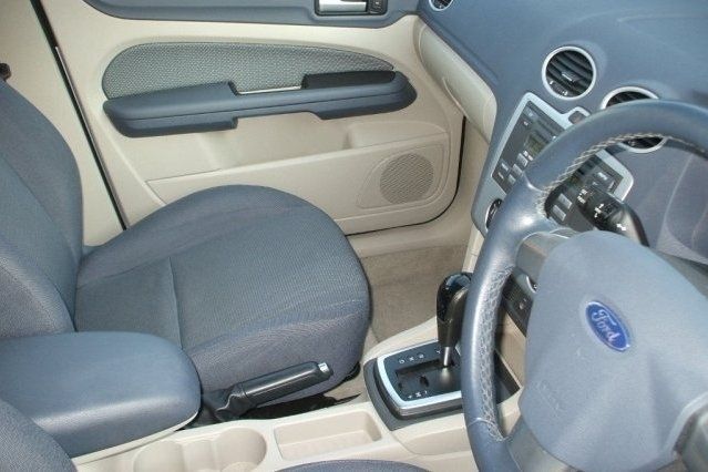 Begagnad Ford Focus 2006 Halvkombi