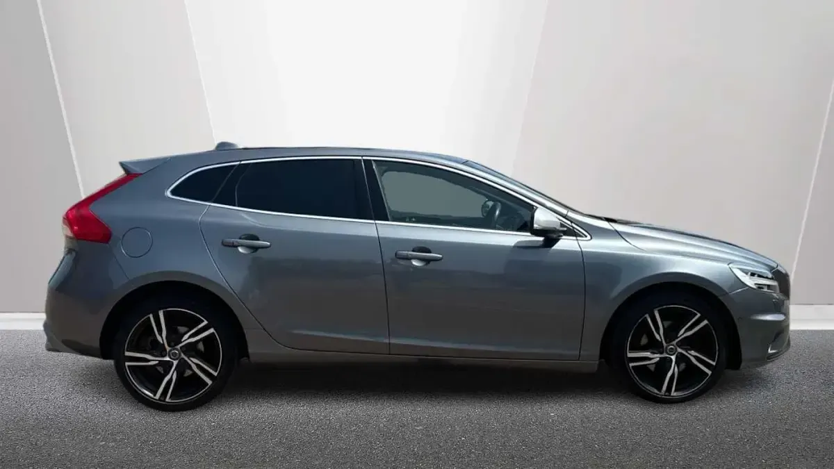 Used Volvo V40 R-Design 150 HP (110 kW) 2019 Grey Hatchback