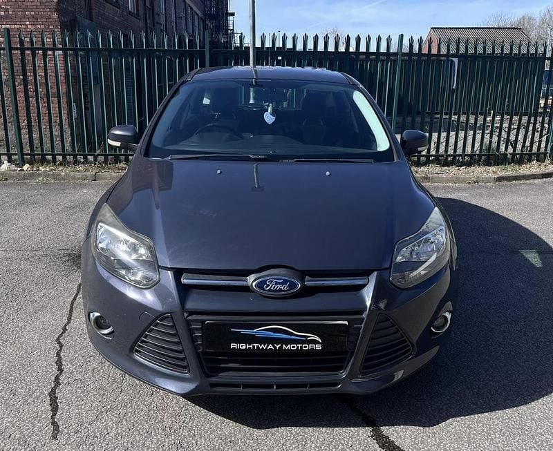 Used Ford Focus Zetec 115 HP (84 kW) 2011 Grey Hatchback