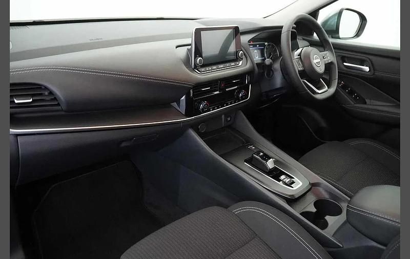 Used Nissan Qashqai Acenta Premium 187 HP (137 kW) 2023 Red SUV