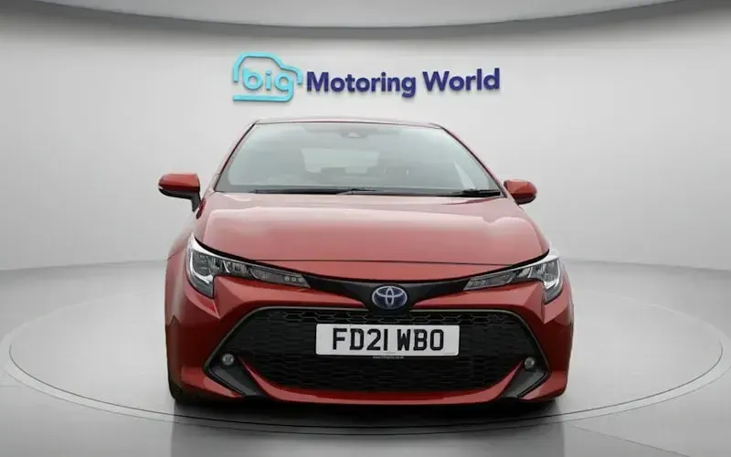 Used Toyota Corolla Design 122 HP (89 kW) 2021 Red Hatchback