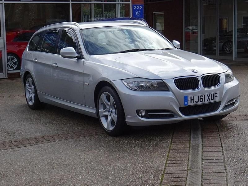 Used BMW 318 Exclusive 2011 Silver Estate