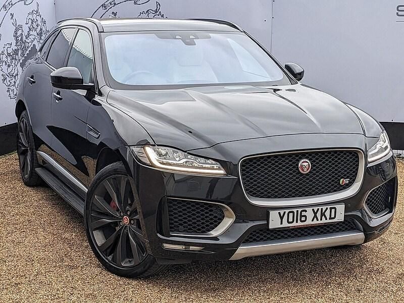 Begagnad Jaguar F-Pace First Edition 300 HK (220 kW) 2016 Svart SUV