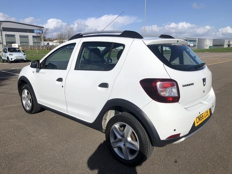 Used Dacia Sandero Lauréate 89 HP (65 kW) 2016 White