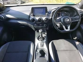 Usado Nissan Juke N-Connecta 114 HP (83 kW) 2022 Prateado SUV