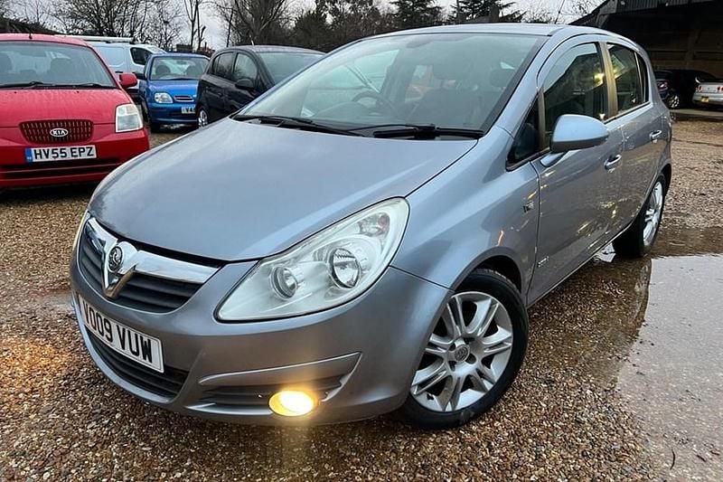 Used Vauxhall Corsa Design Edition 89 HP (65 kW) 2009 Silver Hatchback