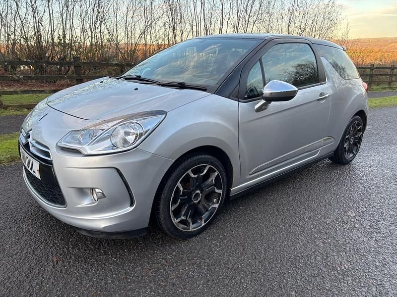 Usado Citroën DS3 110 HP (80 kW) 2011 Prateado Citadino