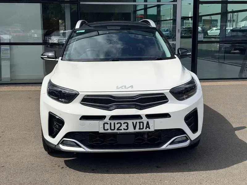 Used Kia Stonic GT-Line S 2023 White pearl SUV
