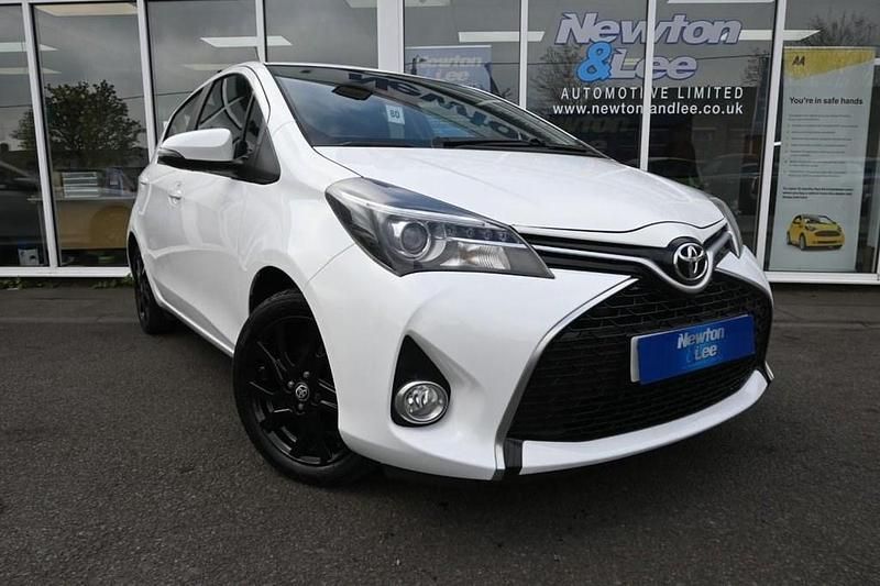 White Used 2016 Toyota Yaris Design Hatchback | £7,500 (Fair price) - Image 1/4