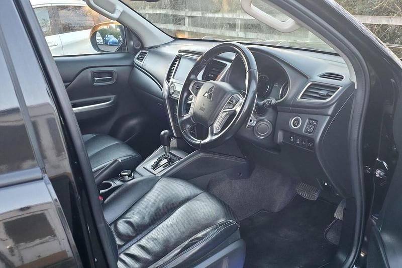 Used Mitsubishi L200 150 HP (110 kW) 2020 Black Pickup