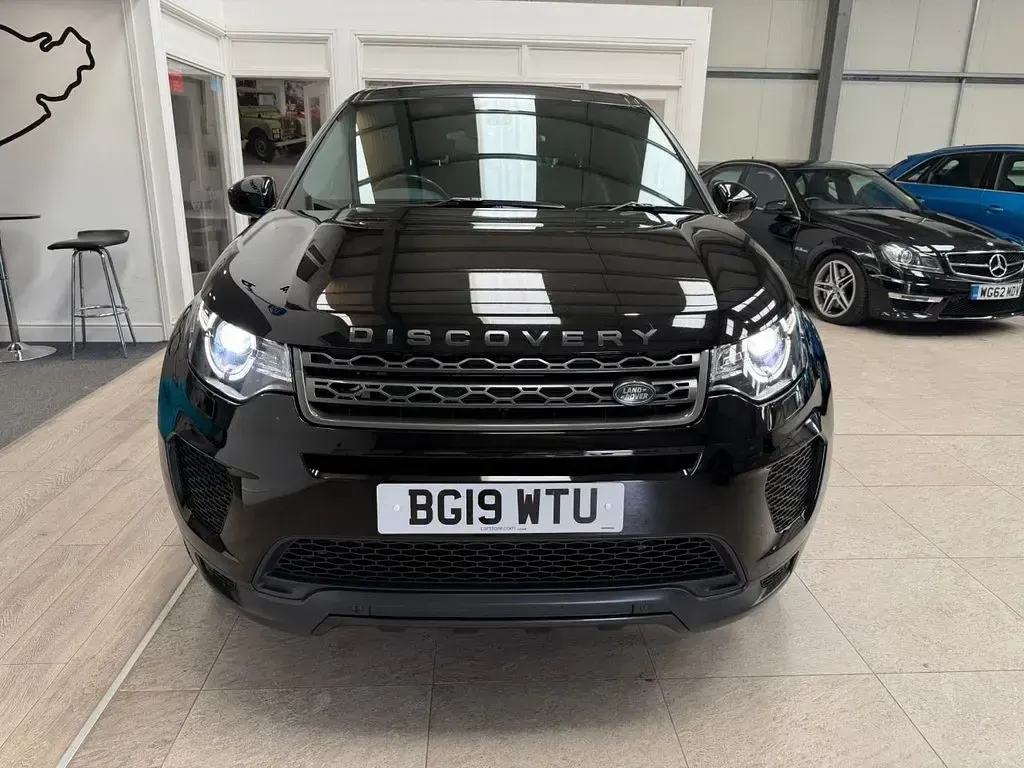 Used Land Rover Discovery 5 Landmark 180 HP (132 kW) 2019 Black SUV