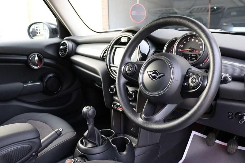 Begagnad Mini Cooper Classic 2020 Grå Halvkombi