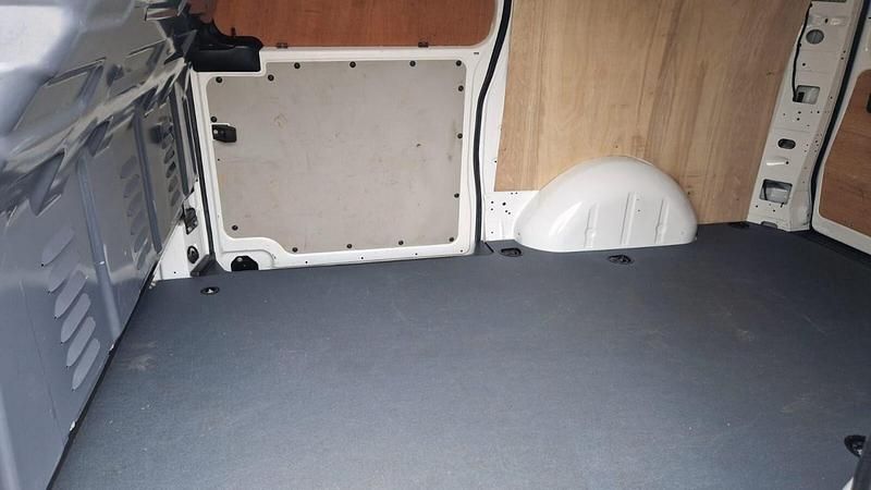 Image 3/4
