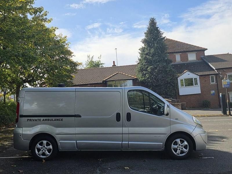 Used Renault Trafic 2012 Silver MPV