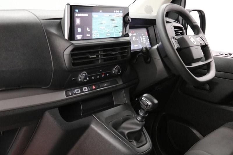 Used Citroën Dispatch 120 HP (88 kW) 2024 White MPV