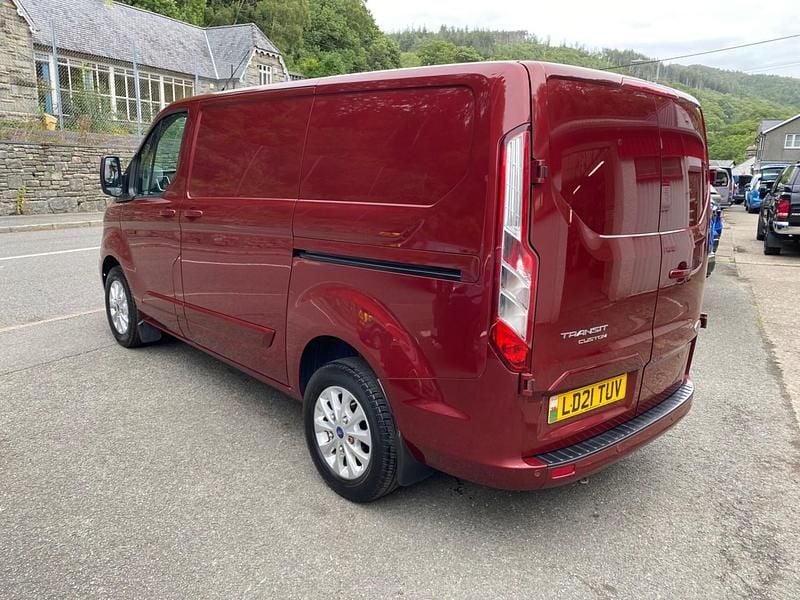 Used Ford Transit Custom Limited 130 HP (95 kW) 2021 Red Van