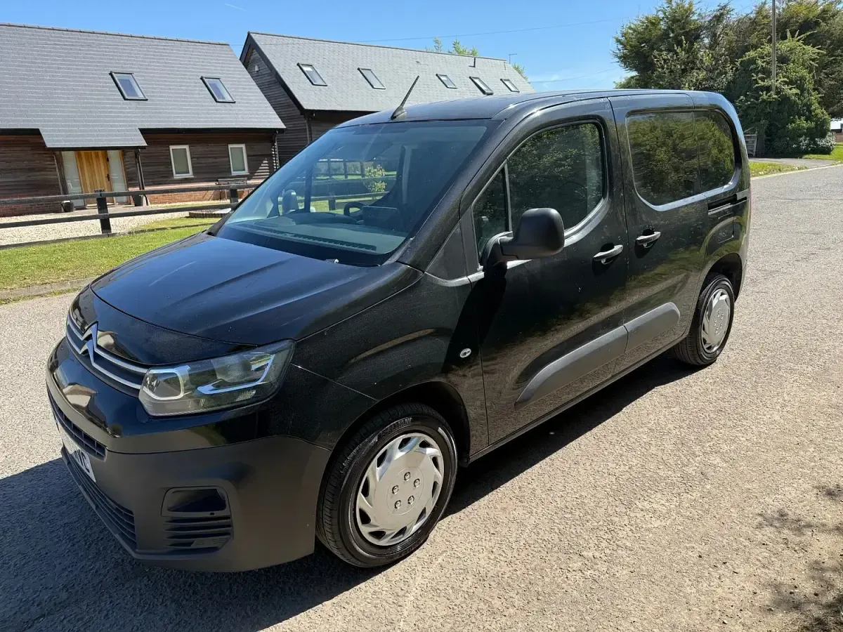 Used Citroën Berlingo 100 HP (73 kW) 2021 Black MPV