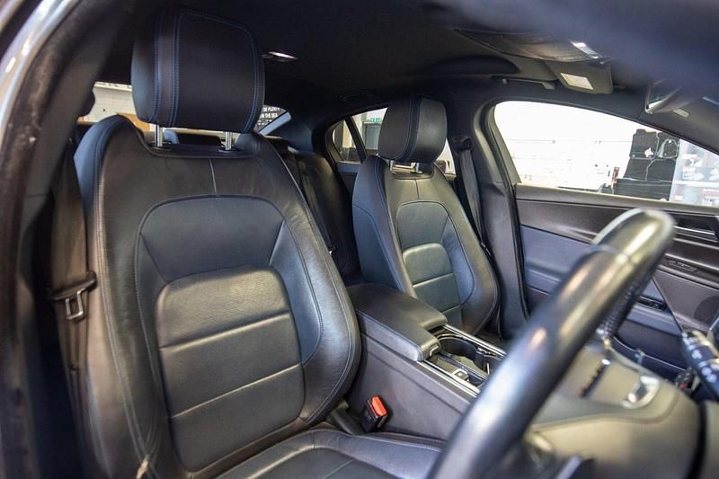 Used Jaguar XE R-Sport 240 HP (176 kW) 2016 Grey Sedan