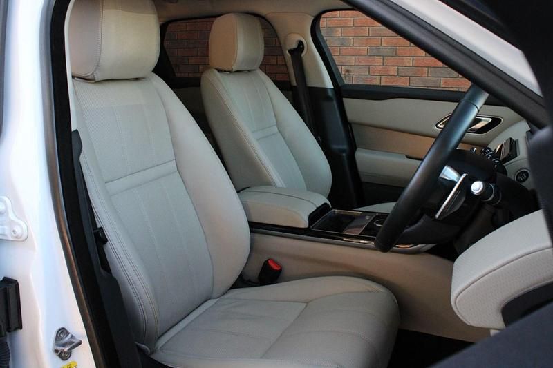 Used Land Rover Range Rover Velar R-Dynamic 240 HP (176 kW) 2017 White SUV