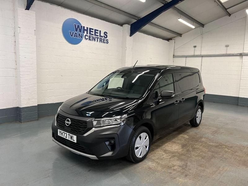 Black Used 2023 Nissan Townstar Acenta MPV | £15,490 (Fair price) - Image 1/4