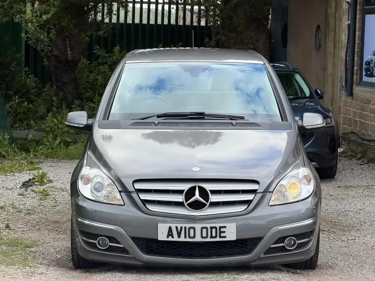 Used Mercedes B200 2010 Grey MPV