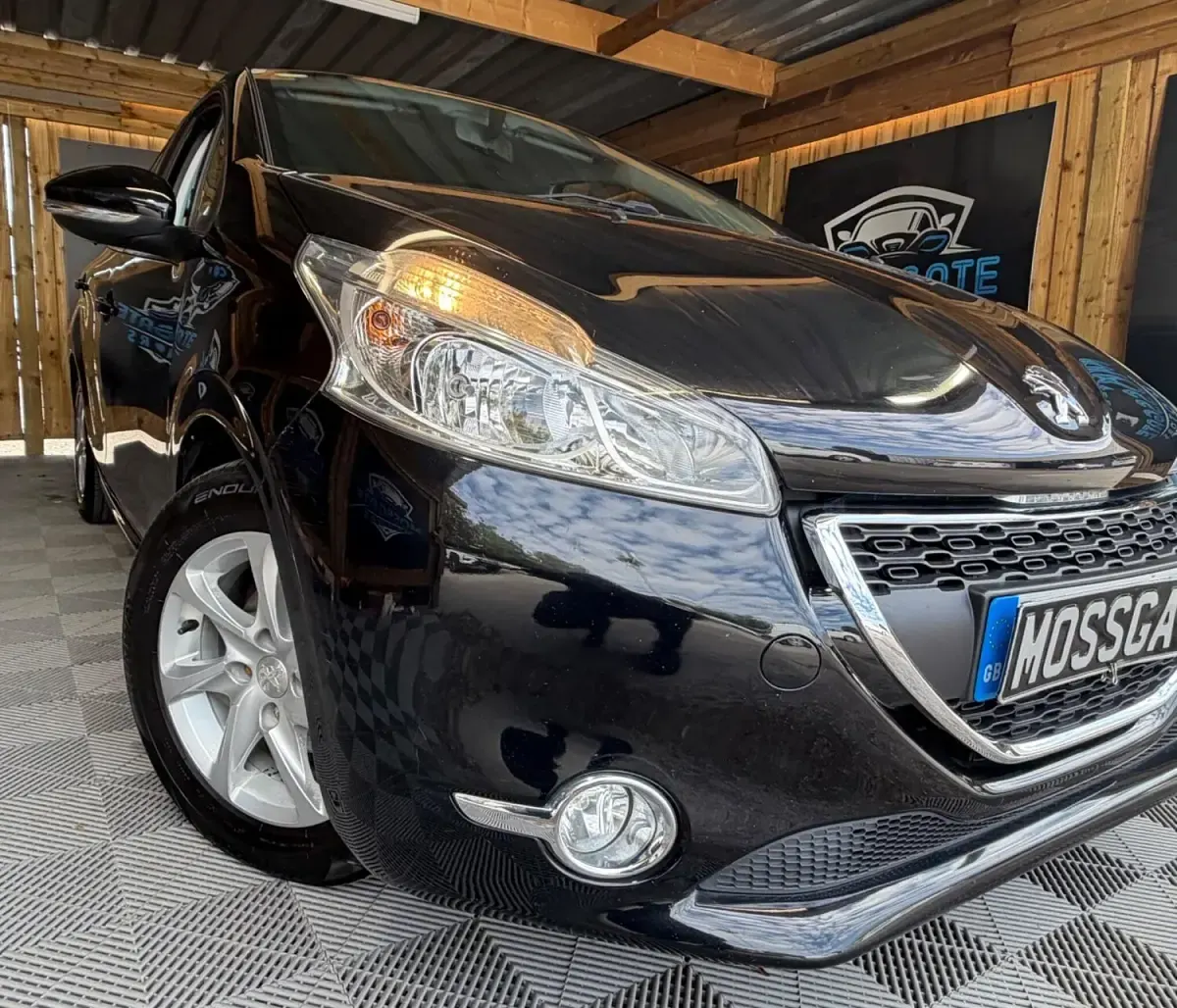 Used Peugeot 208 Active 67 HP (49 kW) 2016 Black Hatchback