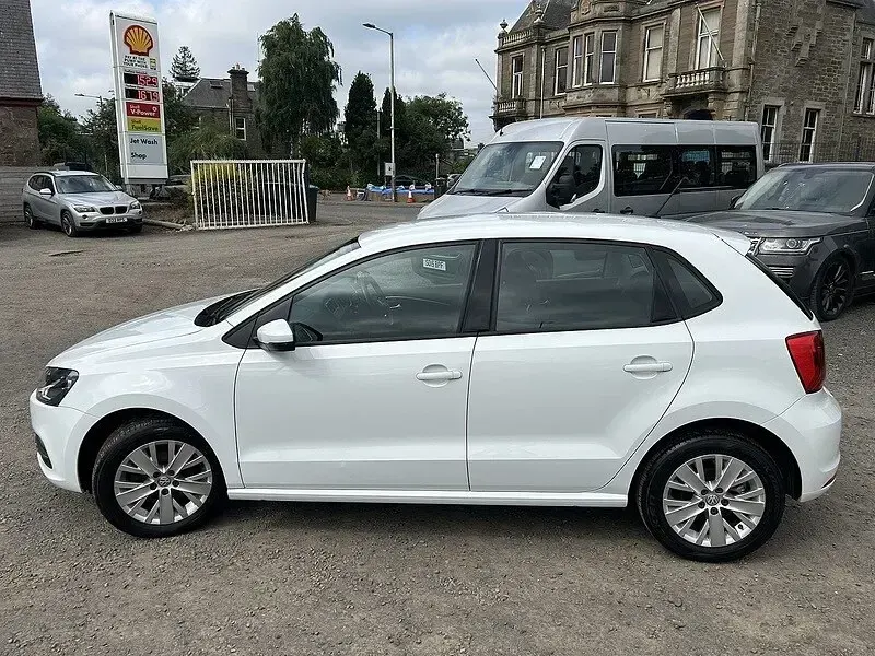 Used VW Polo SE 90 HP (66 kW) 2016 White Hatchback