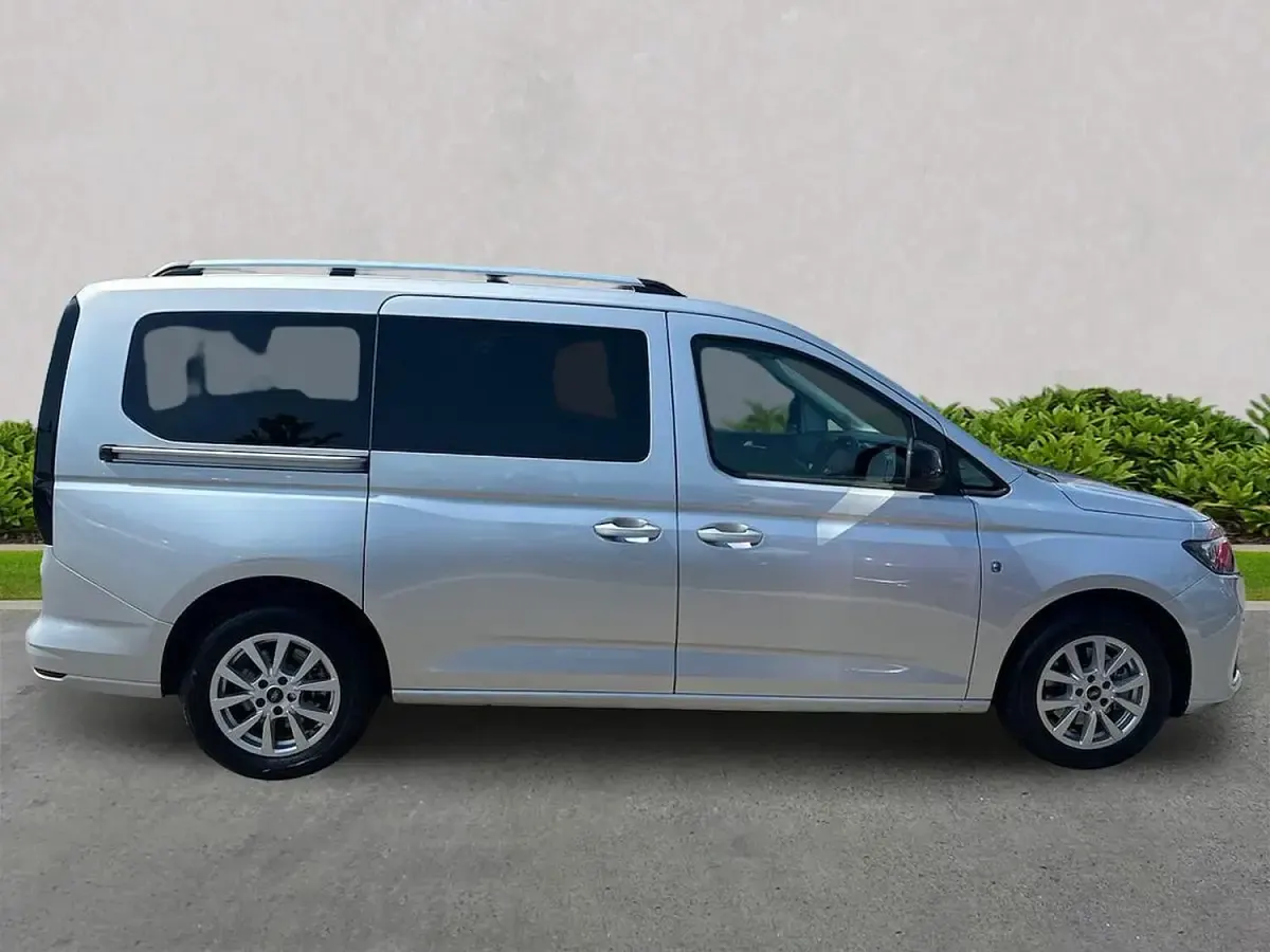Used Ford Grand Tourneo Connect Titanium 114 HP (83 kW) 2023 Silver MPV