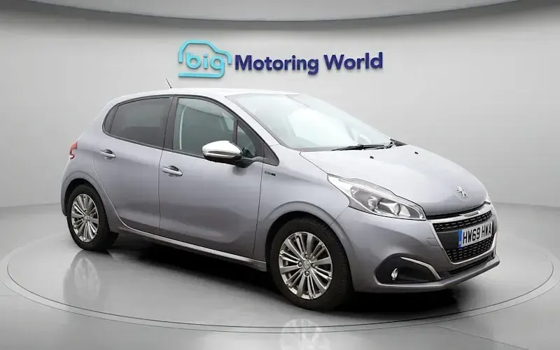 Second-hand Peugeot 208 Signature Sky 82 CP (60 kW) 2019 Gri Hatchback