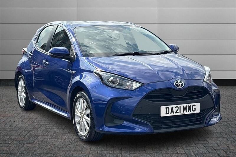 Blue Used 2021 Toyota Yaris Hybrid Hatchback | £13,991 (Fair price) - Image 1/4