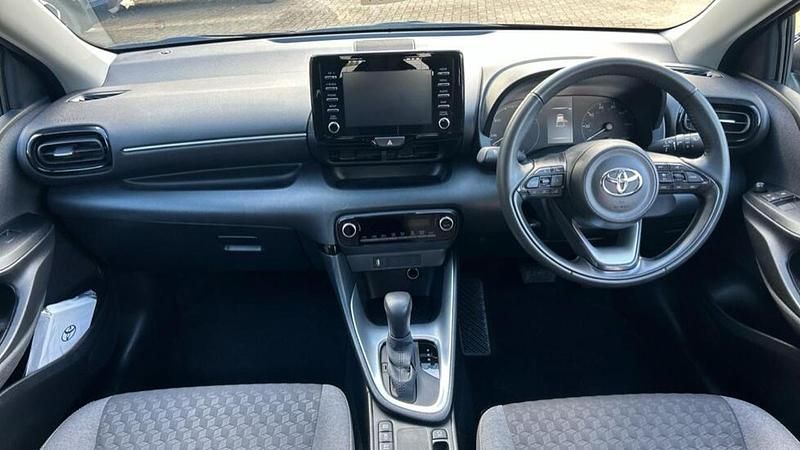 Used Toyota Yaris Hybrid 114 HP (83 kW) 2023 Blue